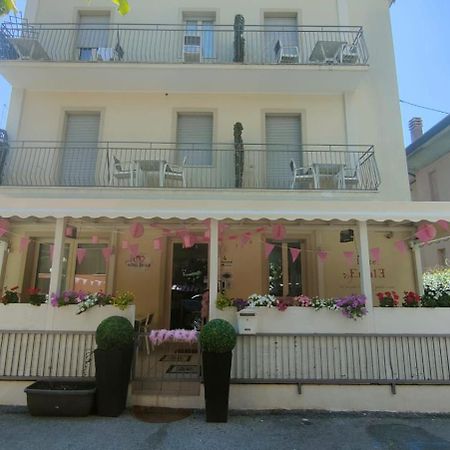Hotel Eriale Римини Екстериор снимка