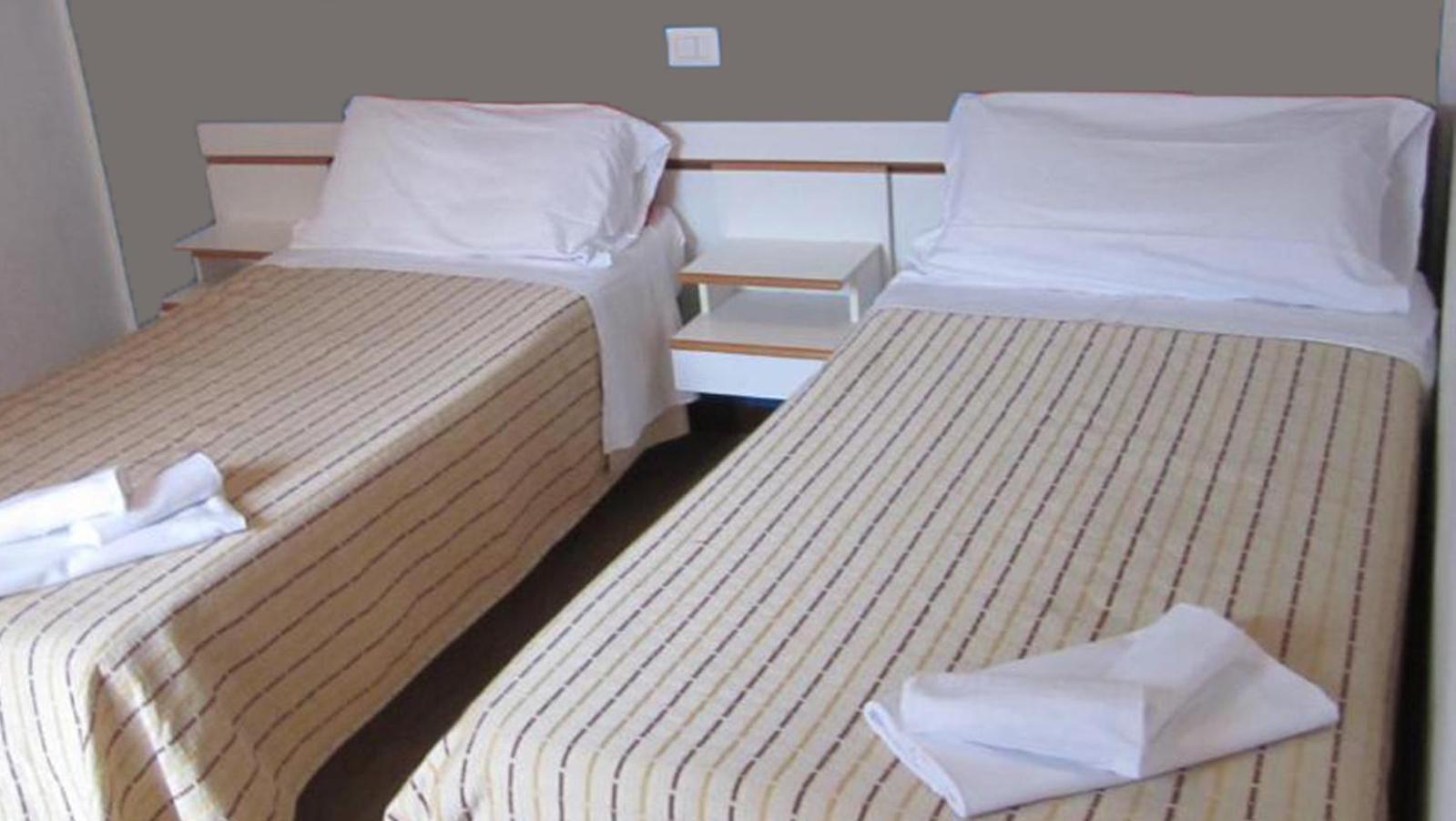 Hotel Eriale Римини Екстериор снимка