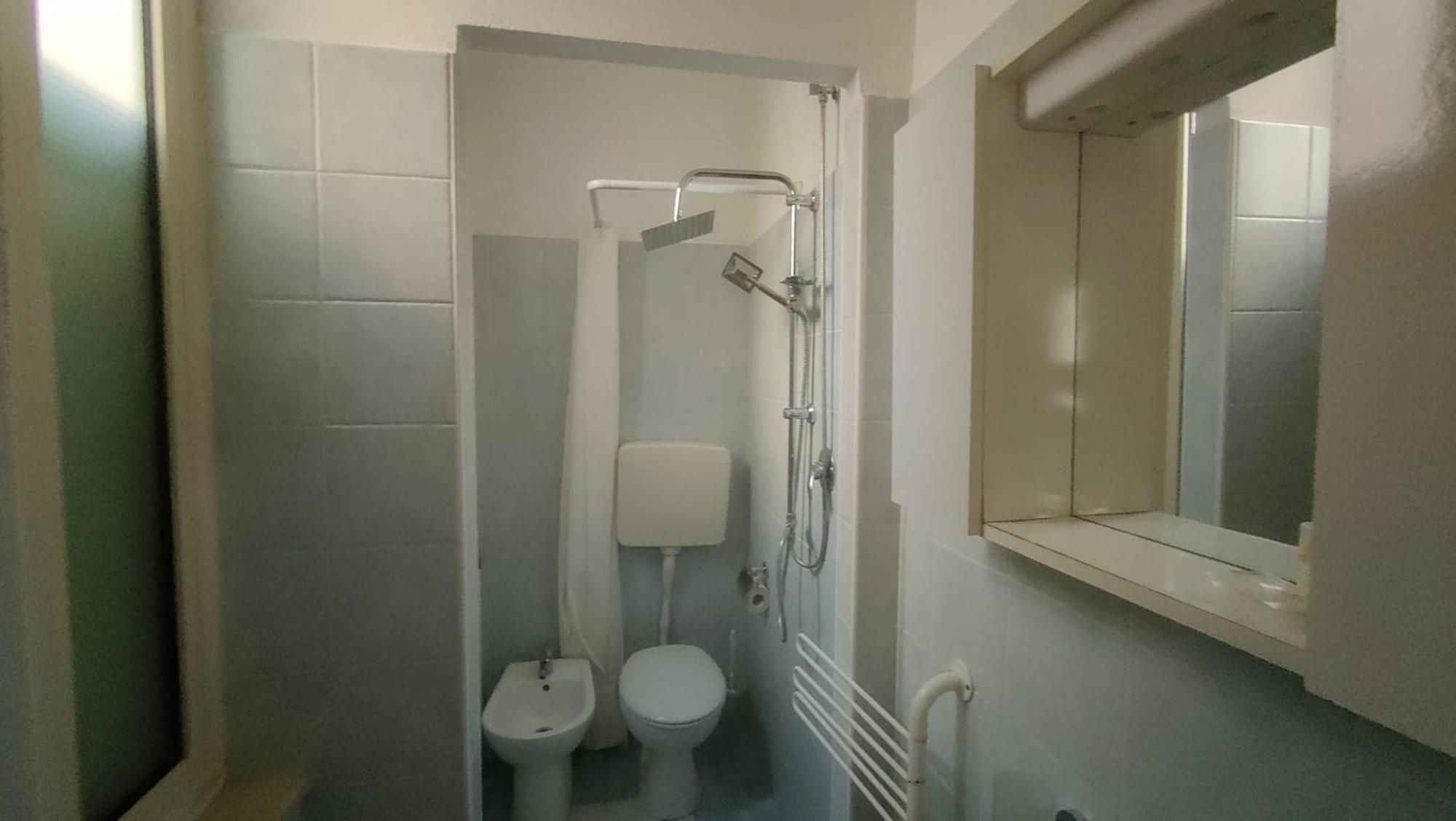 Hotel Eriale Римини Екстериор снимка
