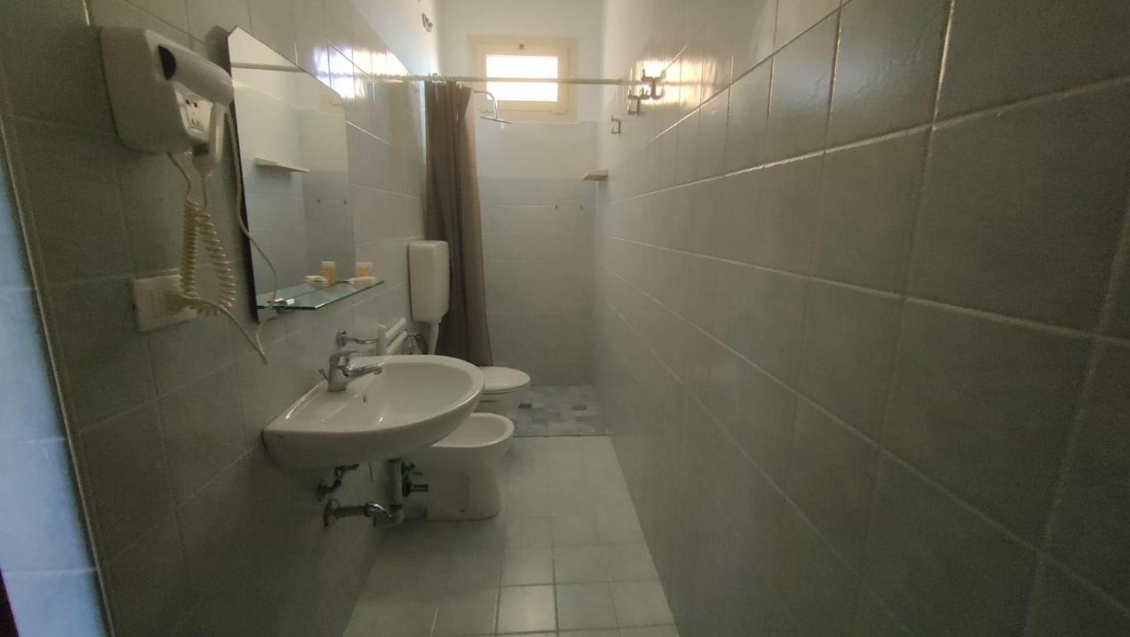 Hotel Eriale Римини Екстериор снимка