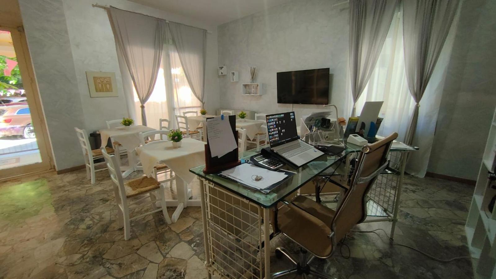 Hotel Eriale Римини Екстериор снимка