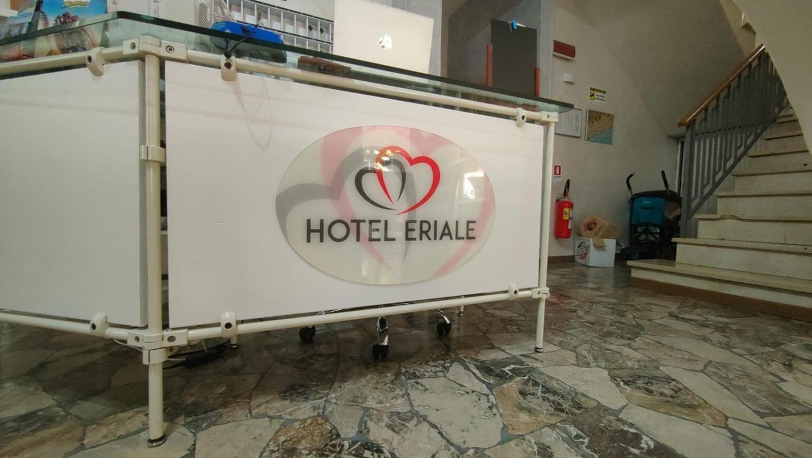 Hotel Eriale Римини Екстериор снимка