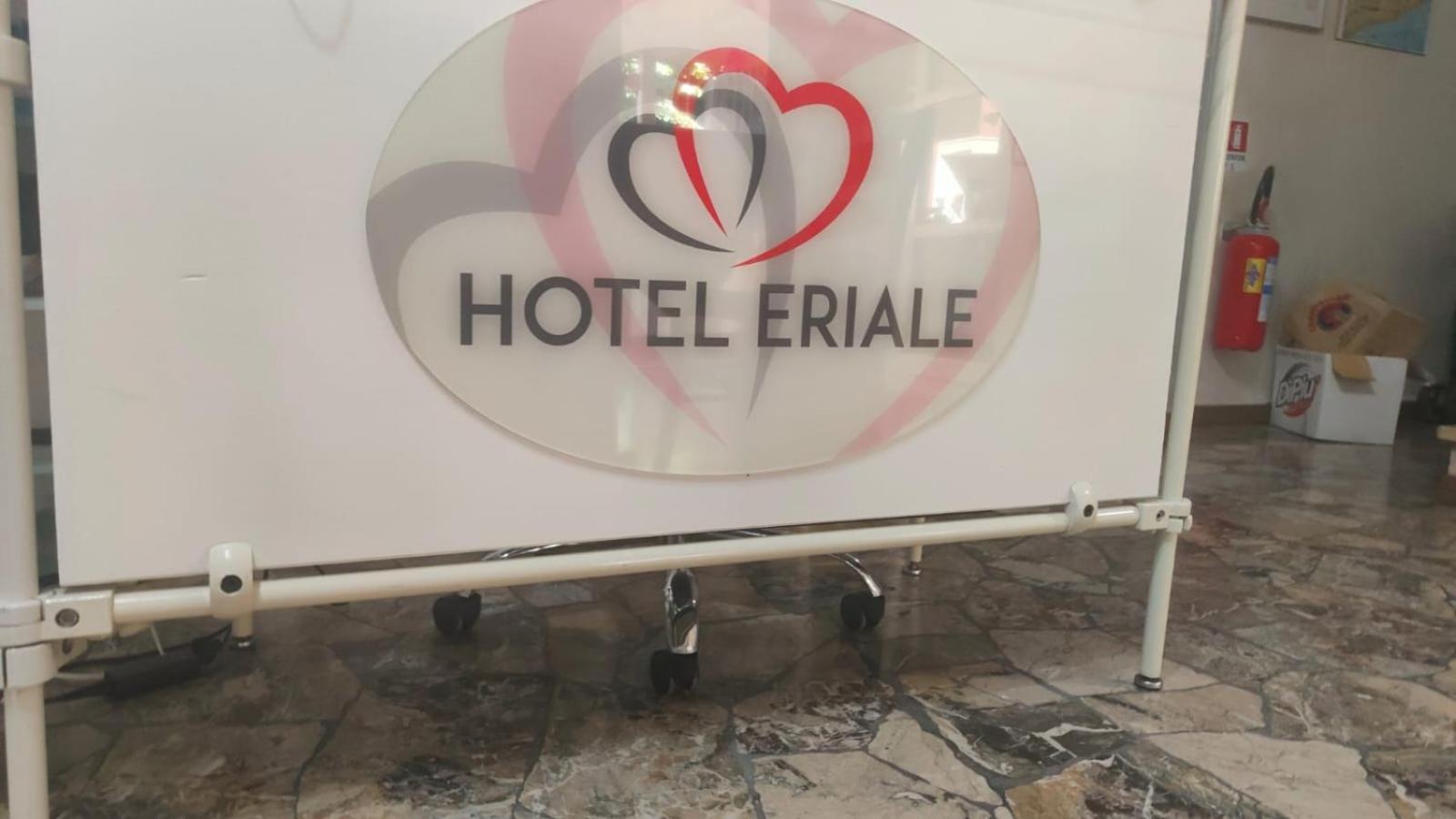 Hotel Eriale Римини Екстериор снимка