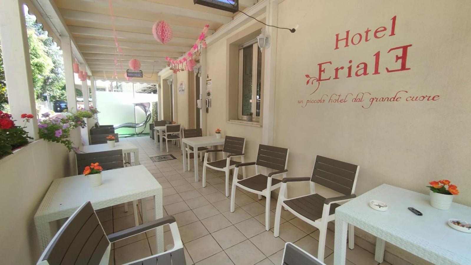 Hotel Eriale Римини Екстериор снимка