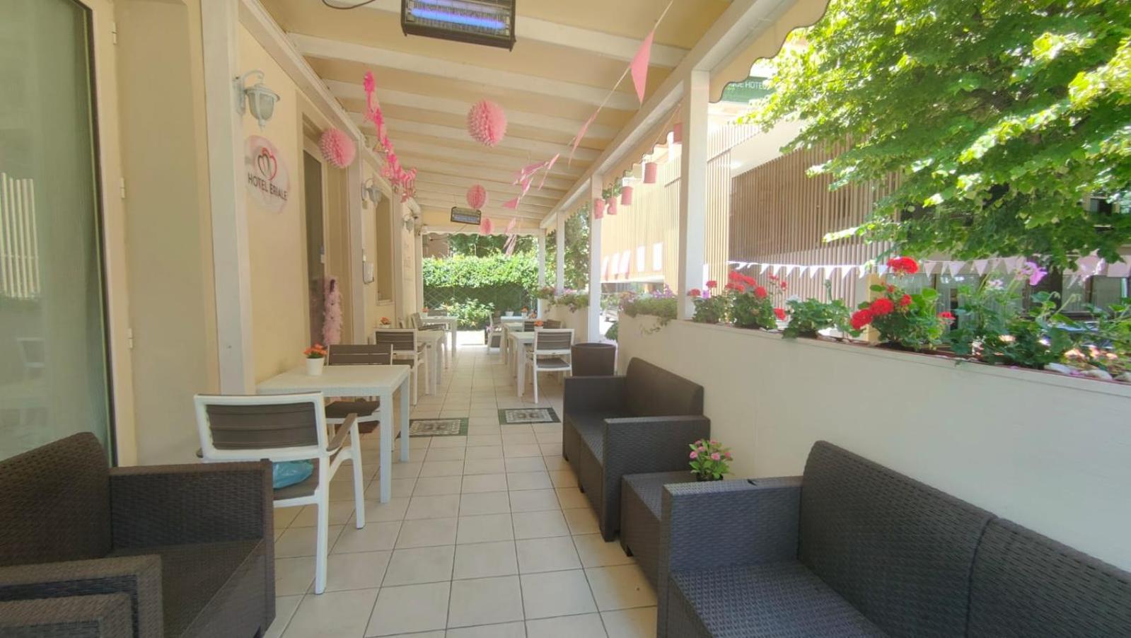 Hotel Eriale Римини Екстериор снимка