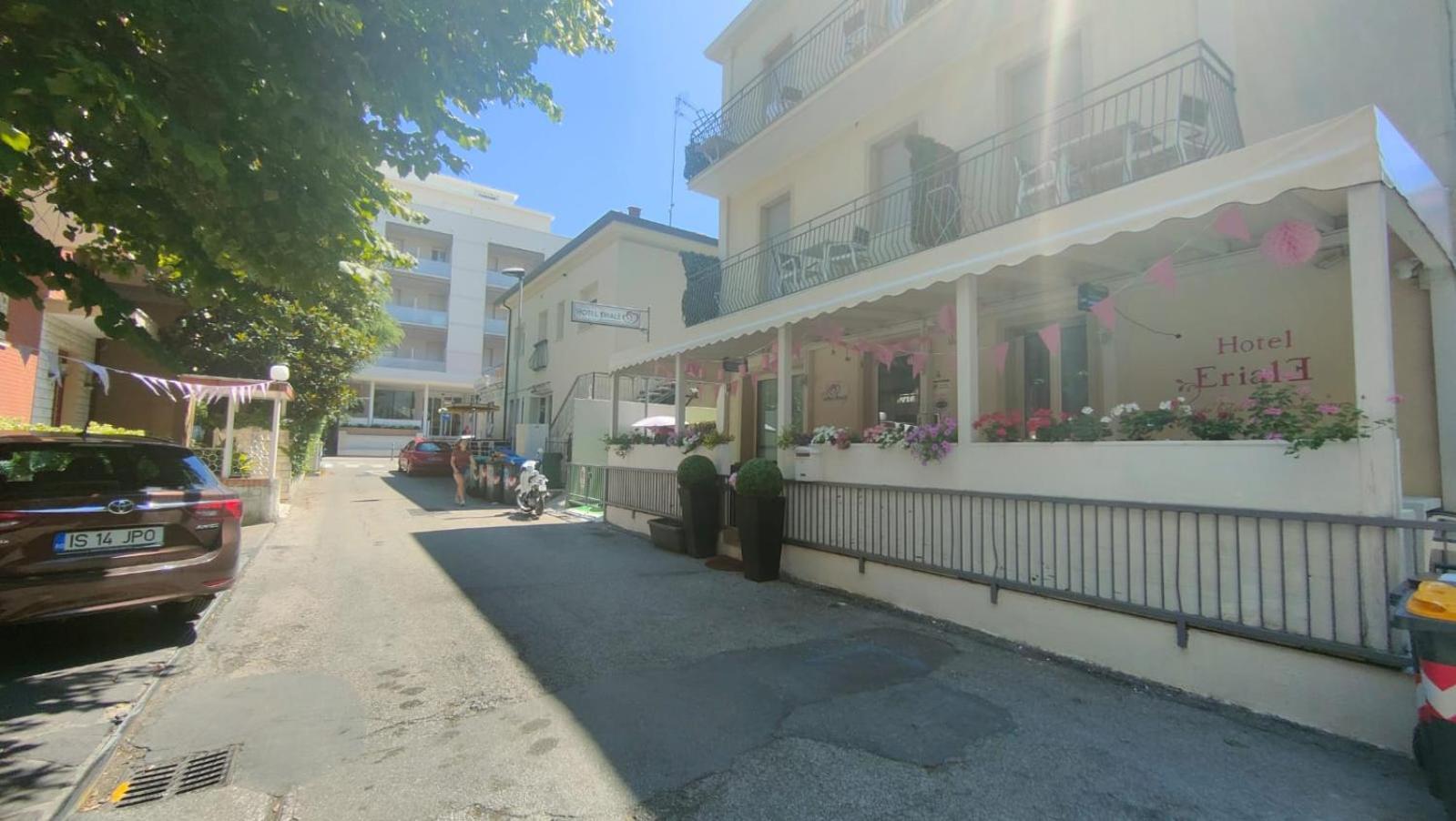 Hotel Eriale Римини Екстериор снимка
