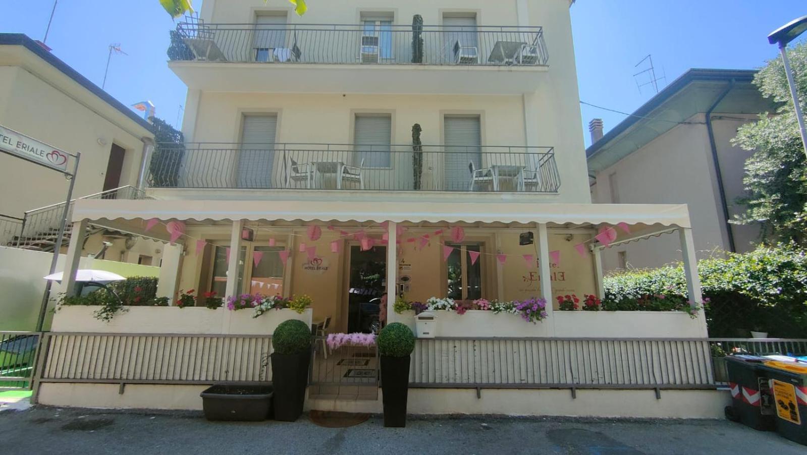 Hotel Eriale Римини Екстериор снимка
