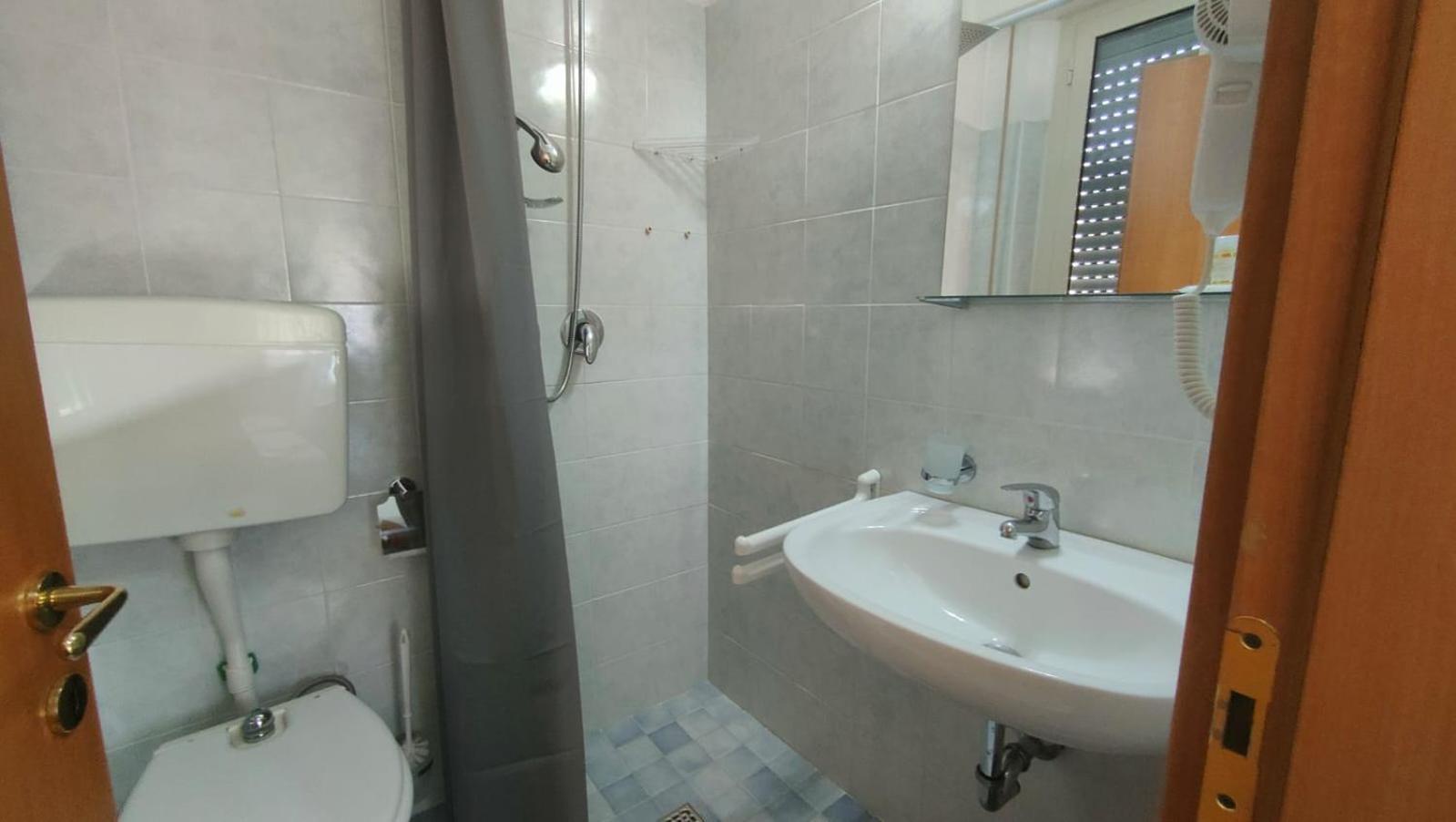 Hotel Eriale Римини Екстериор снимка